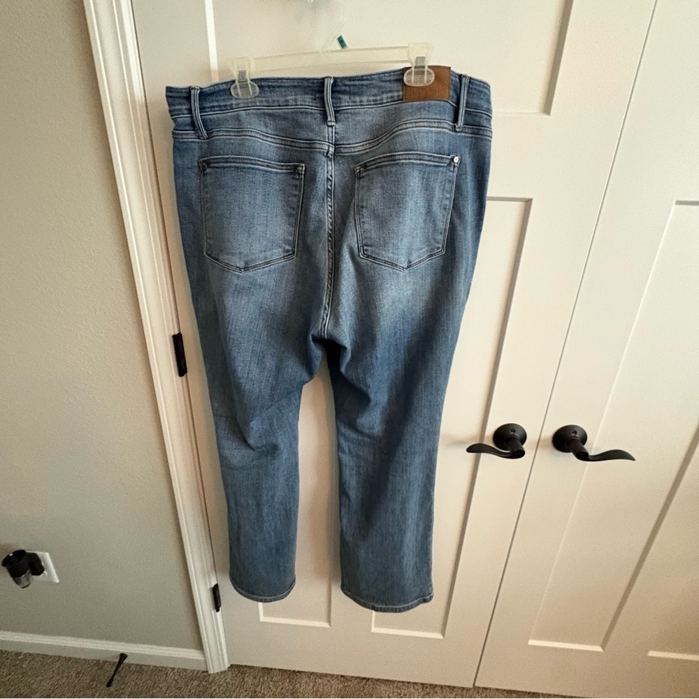 Judy blue, plus, 16 W, button fly, non-distressed, boot cut jeans. Like new! - Picture 8 of 9